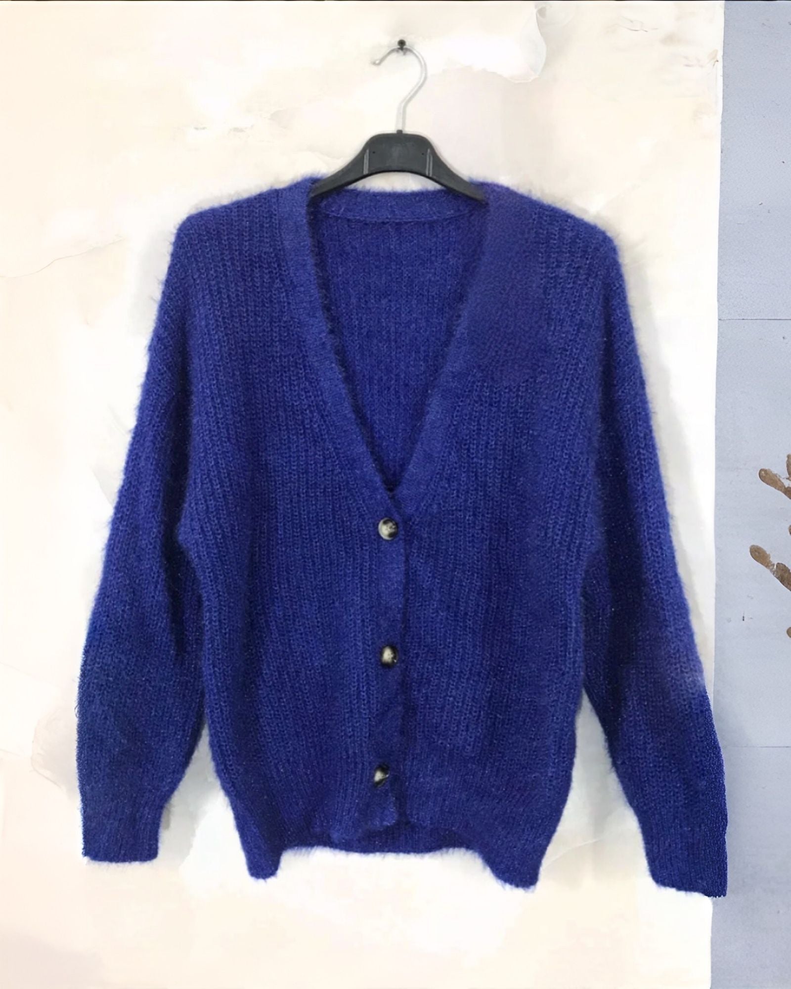 Gestrickte Knopfjacke "Benja" div. Farben