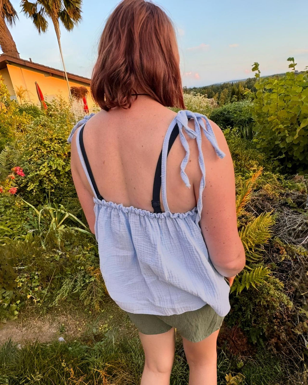 MUSSELIN TRÄGER-SHIRT "JOANA" HIMMELBLAU
