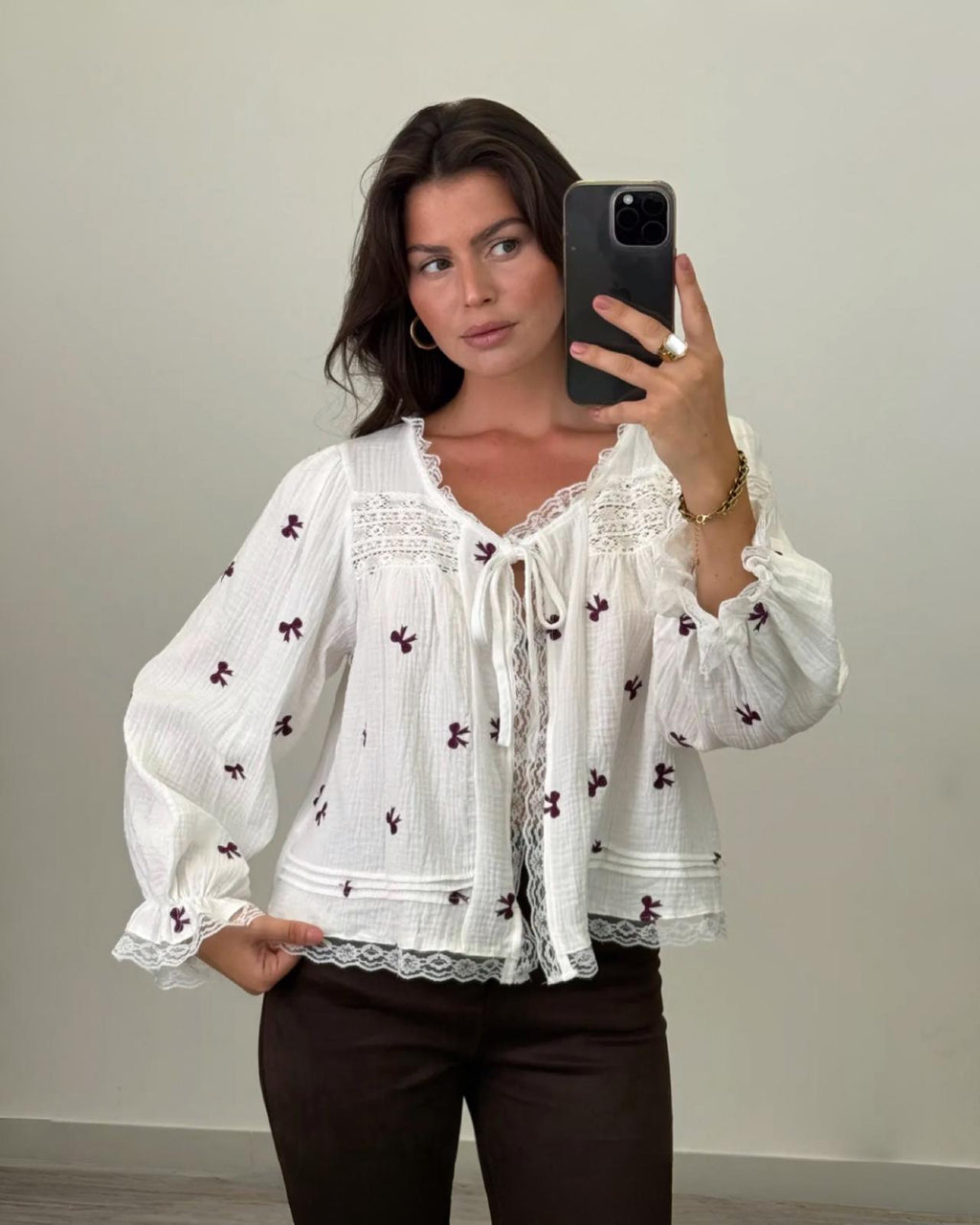 BAUMWOLL SCHLAUFEN BLUSE "KIRA" WEISS