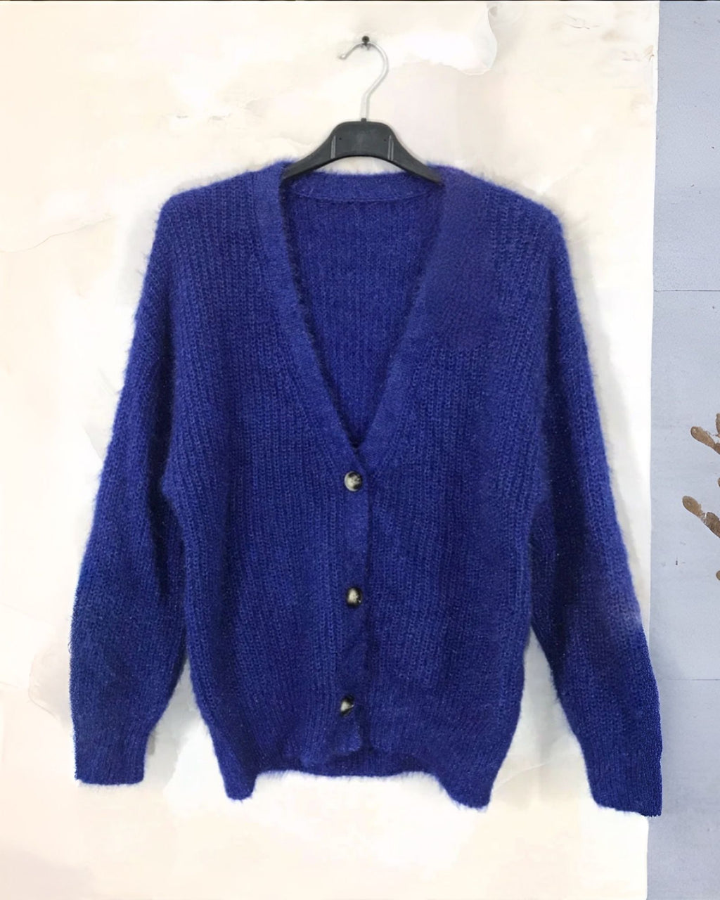 Gestrickte Knopfjacke "Benja" div. Farben