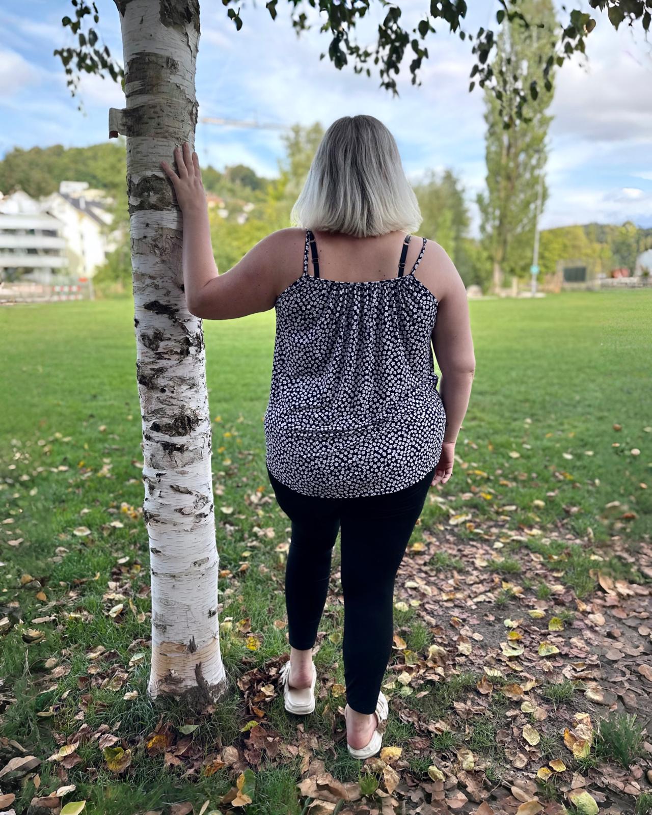 Träger Shirt "Cameron" Blumenmuster Schwarz